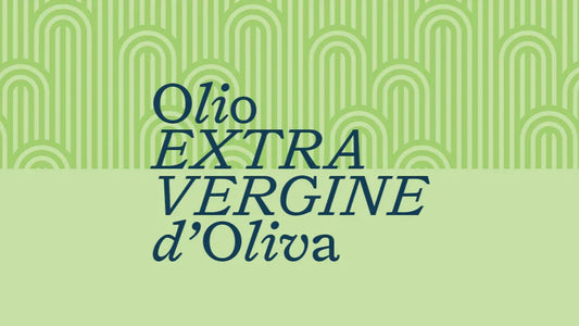 Scritta Olio Extra Vergine d'Oliva su sfondo verde con motivi geometrici